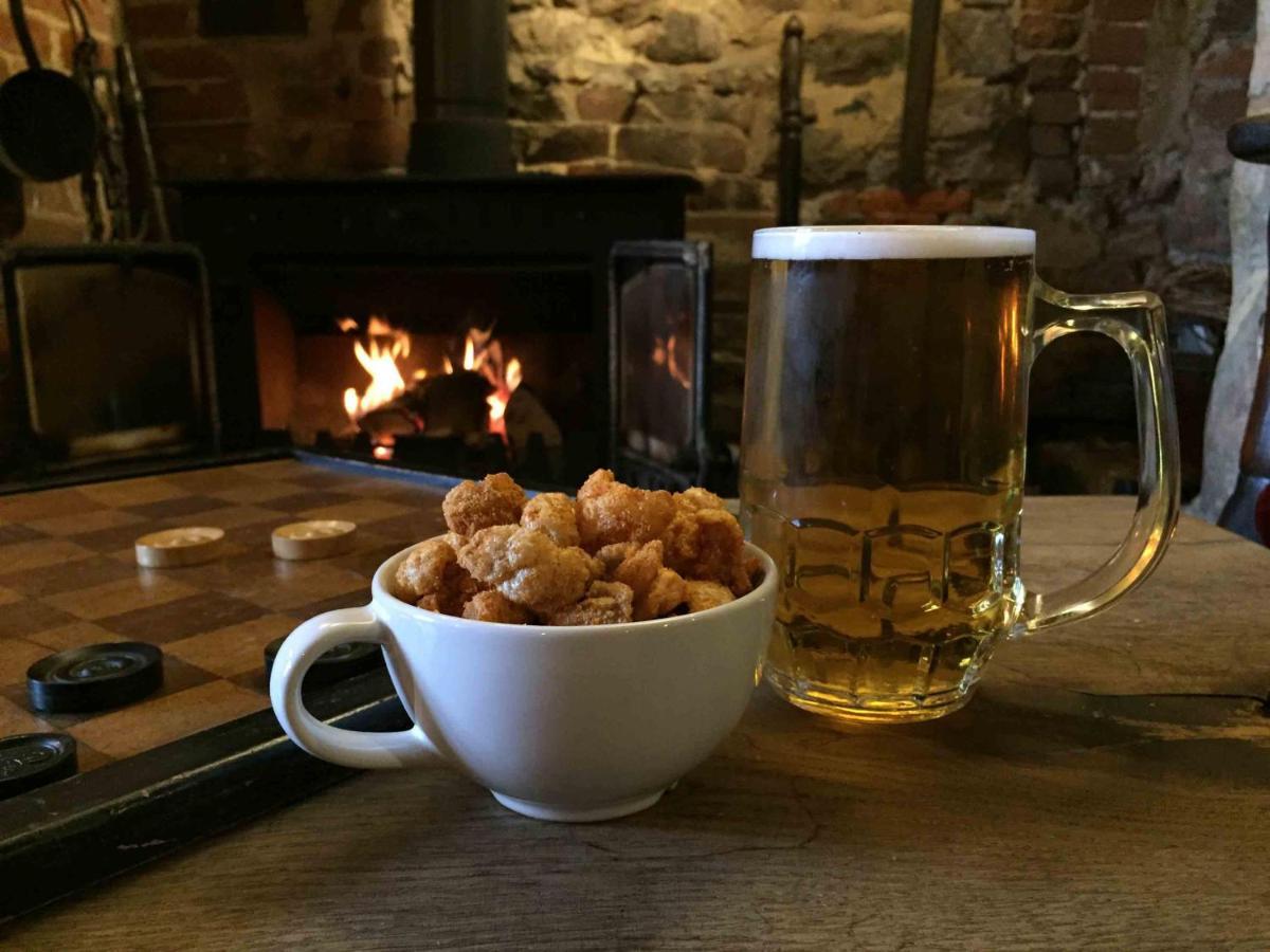 The Queen'S Head At Broad Chalke Hotel Exterior photo