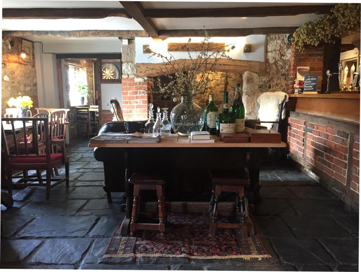 The Queen'S Head At Broad Chalke Hotel Exterior photo